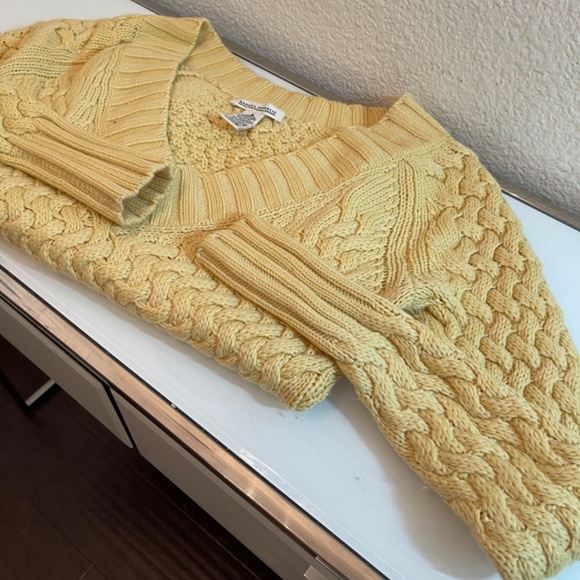 NWOT  BANANA REPUBLIC EXTRA FINE ITALIAN MERINO WOOL V-NECK SWEATER - Picture 9 of 12